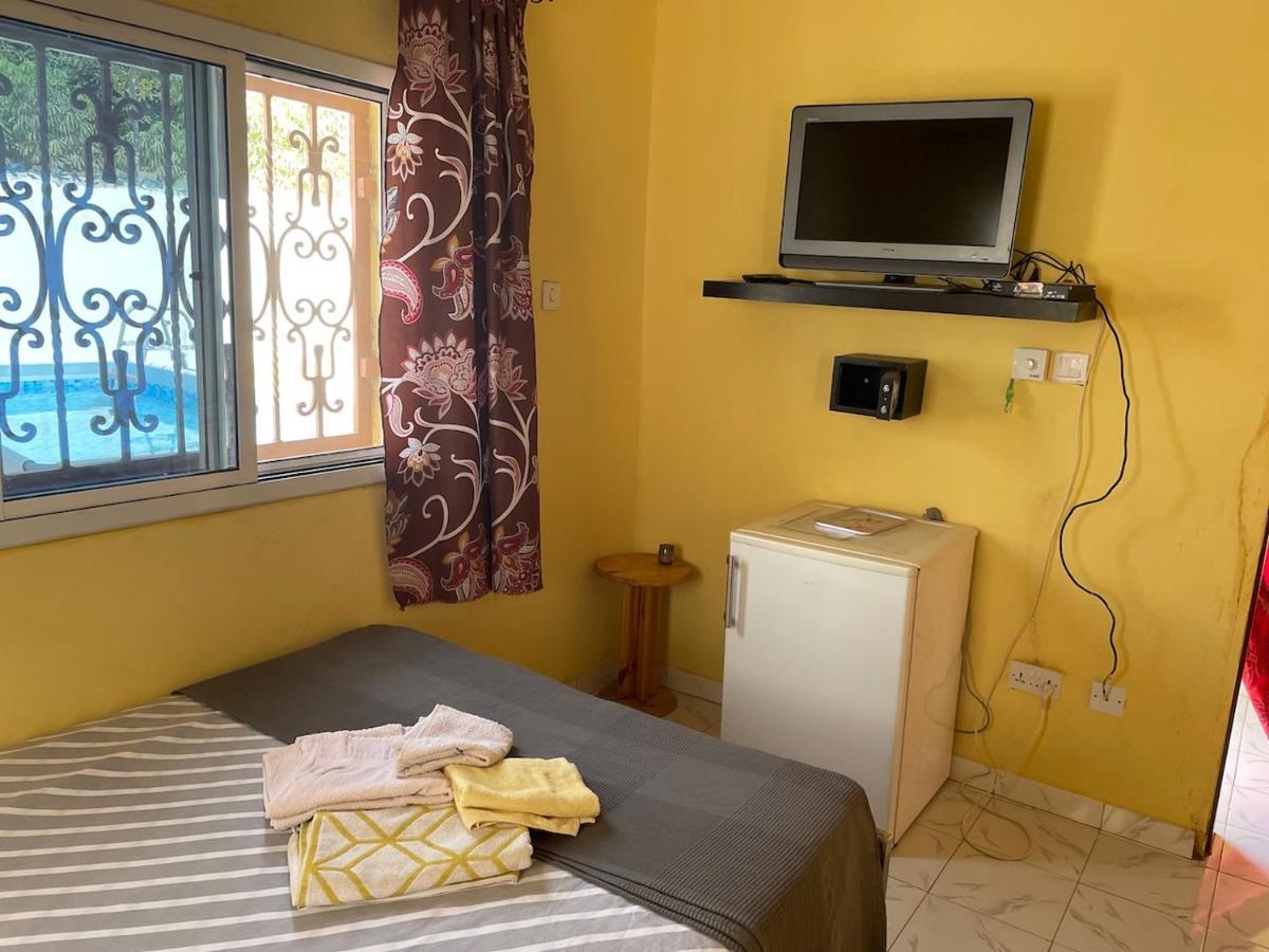 The Compound Bed & Breakfast Bijilo Luaran gambar
