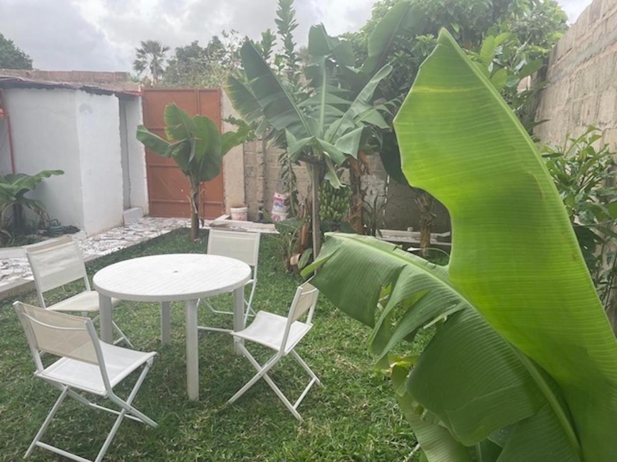The Compound Bed & Breakfast Bijilo Luaran gambar