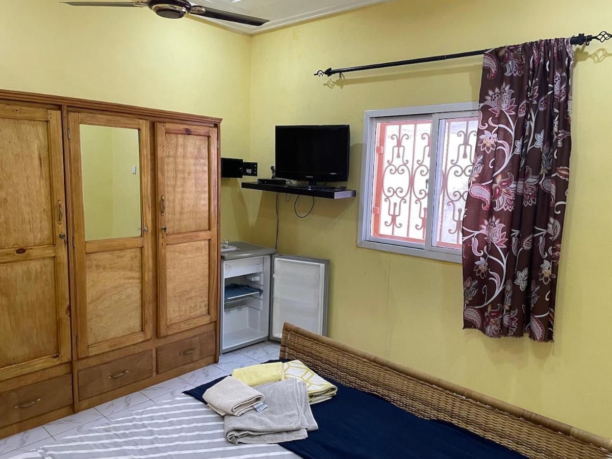 The Compound Bed & Breakfast Bijilo Luaran gambar